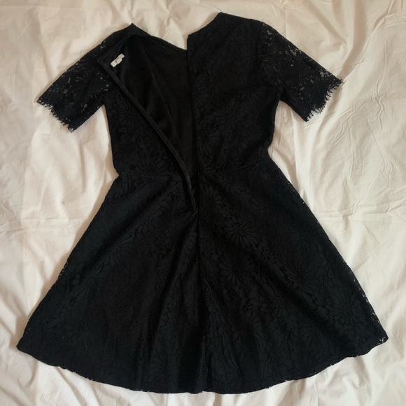 Black dress with embroider flowers from ARDENE - Picture 2 of 4